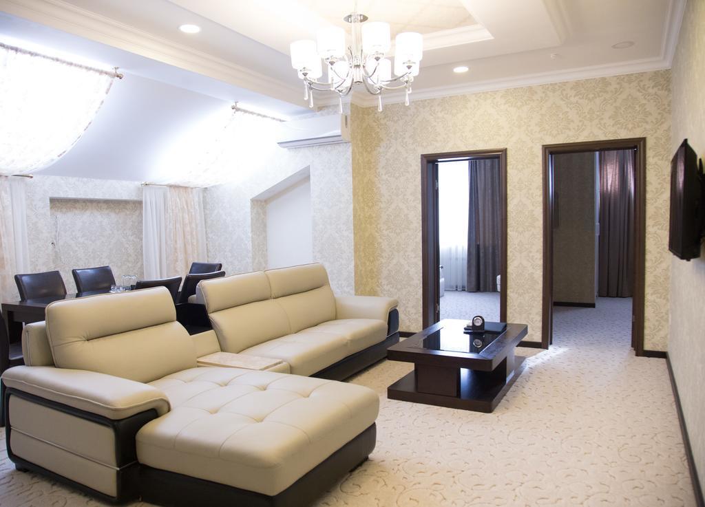 Premier Hotel Bishkek Exteriör bild