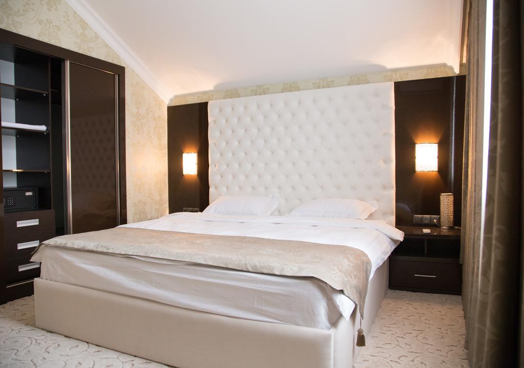 Premier Hotel Bishkek Exteriör bild