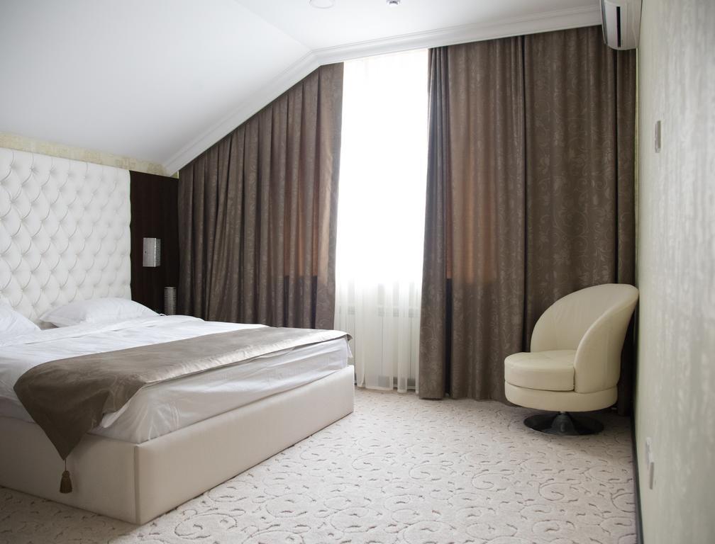 Premier Hotel Bishkek Rum bild