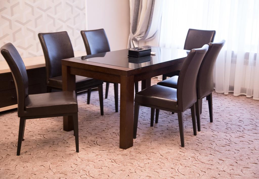 Premier Hotel Bishkek Rum bild