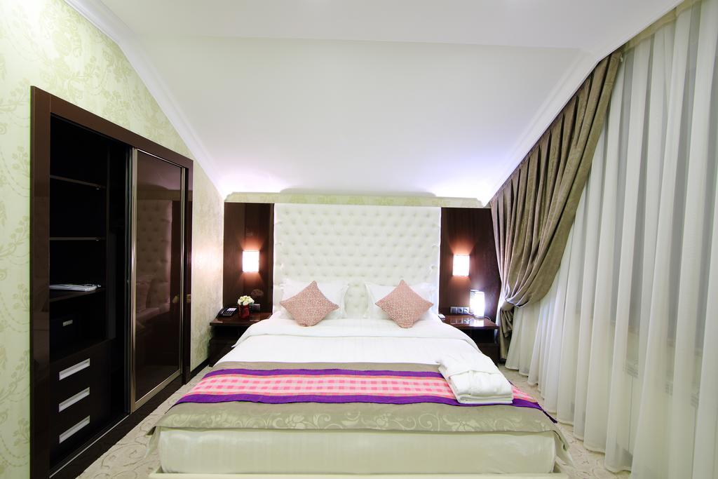 Premier Hotel Bishkek Exteriör bild