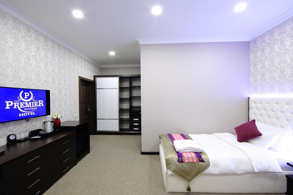Premier Hotel Bishkek Exteriör bild