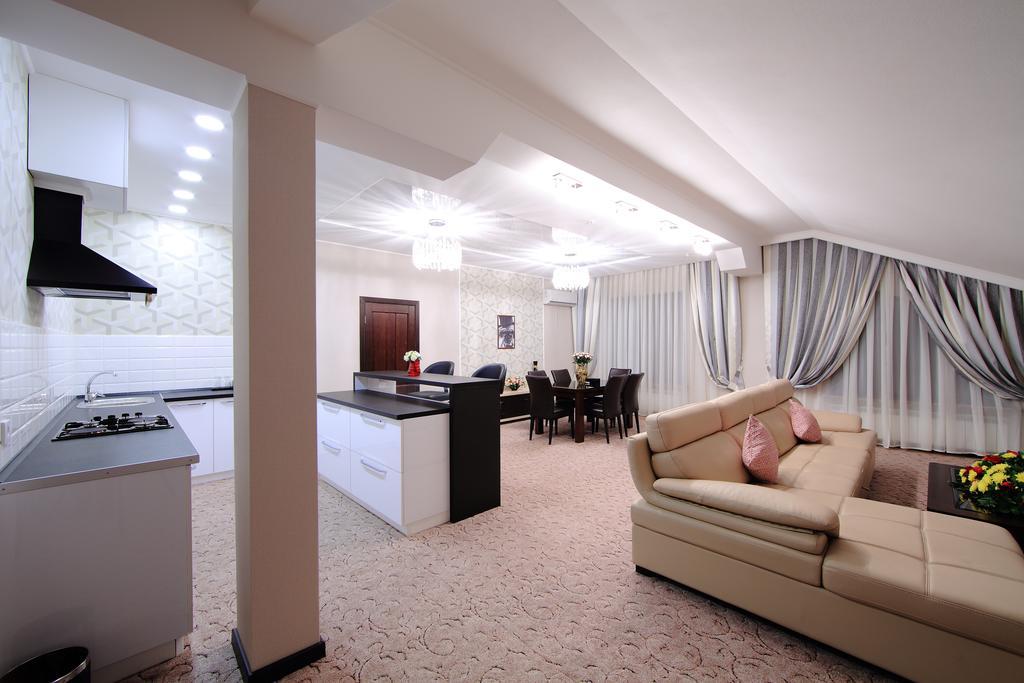 Premier Hotel Bishkek Exteriör bild