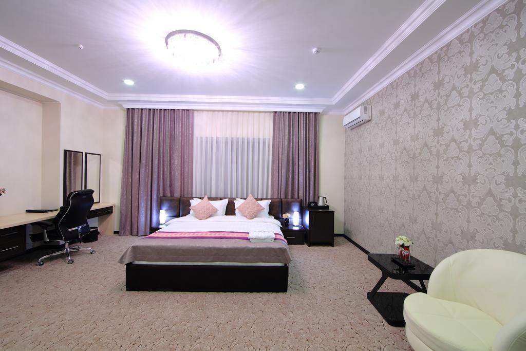 Premier Hotel Bishkek Exteriör bild
