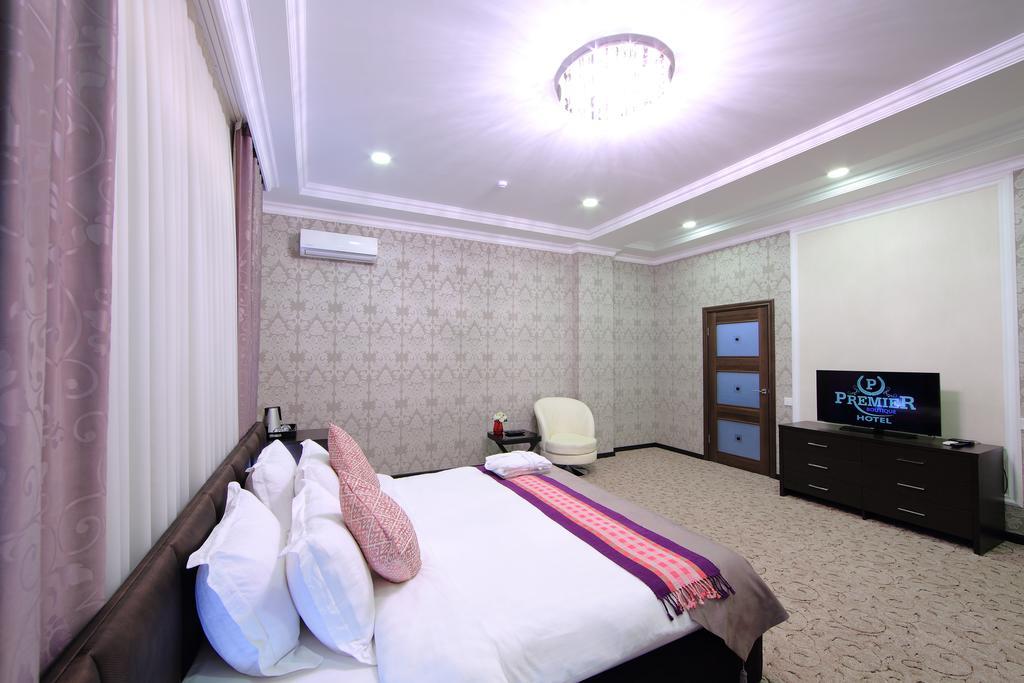 Premier Hotel Bishkek Exteriör bild