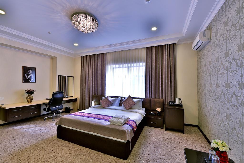 Premier Hotel Bishkek Exteriör bild