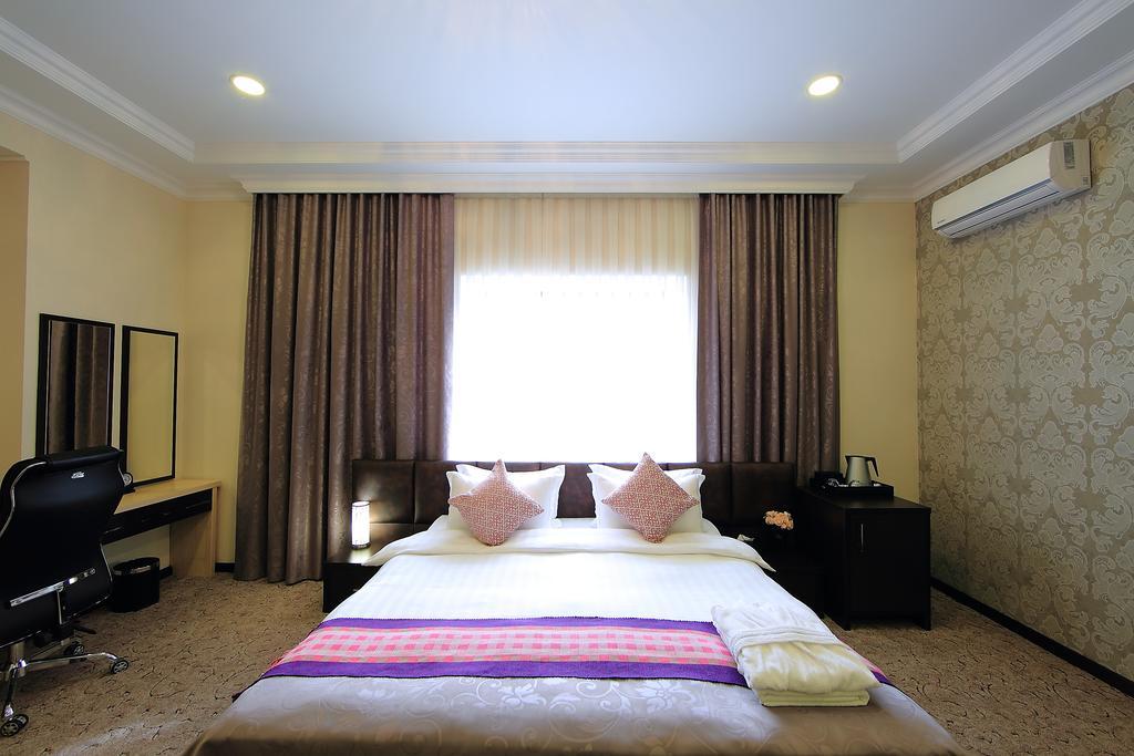 Premier Hotel Bishkek Exteriör bild