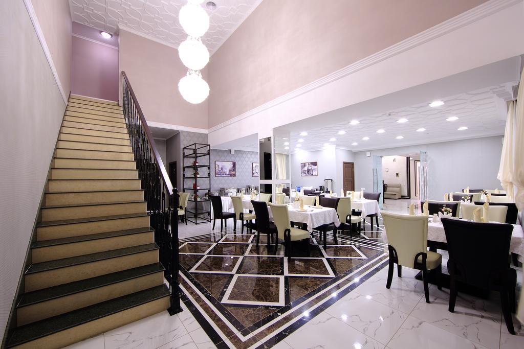 Premier Hotel Bishkek Exteriör bild