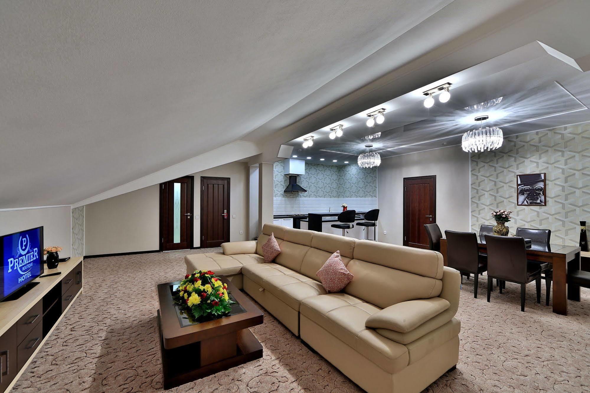Premier Hotel Bishkek Exteriör bild