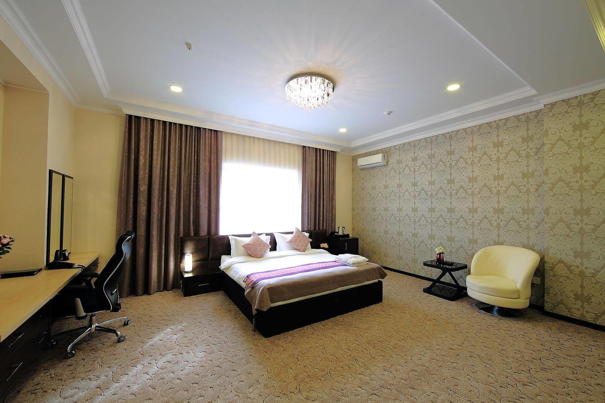 Premier Hotel Bishkek Exteriör bild