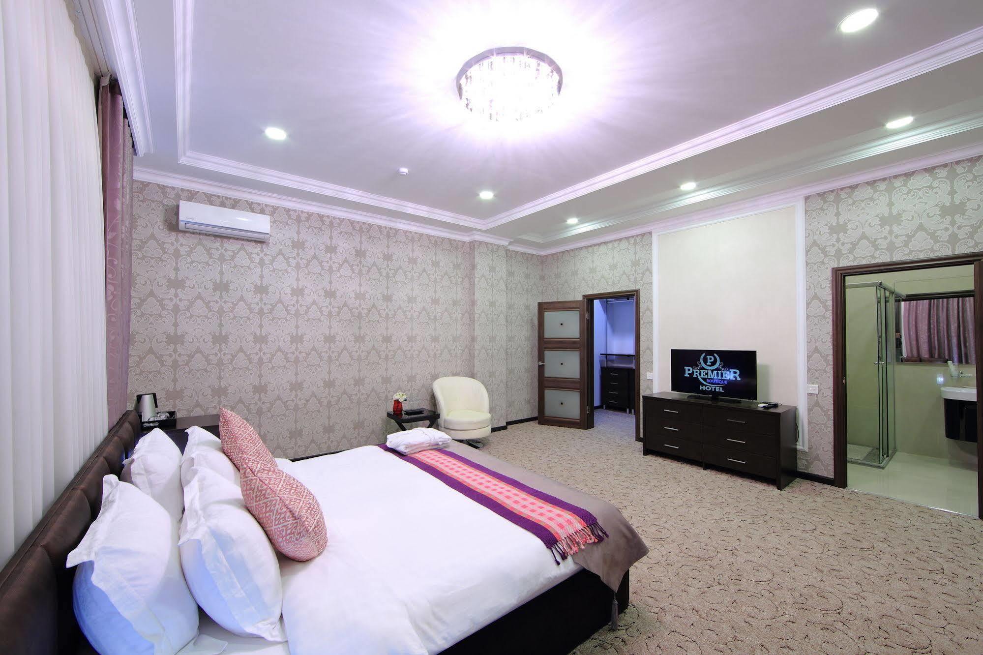 Premier Hotel Bishkek Exteriör bild