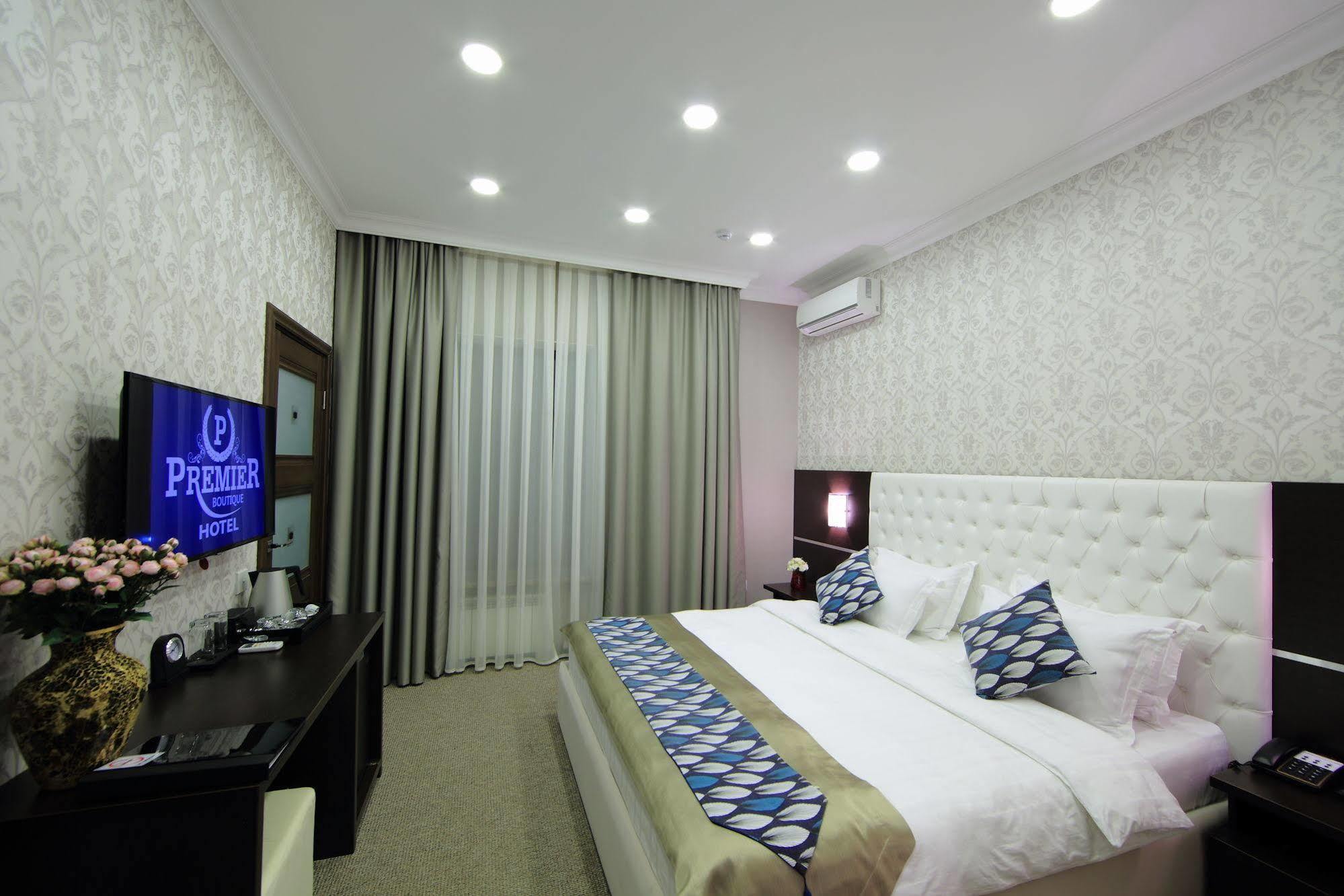 Premier Hotel Bishkek Exteriör bild
