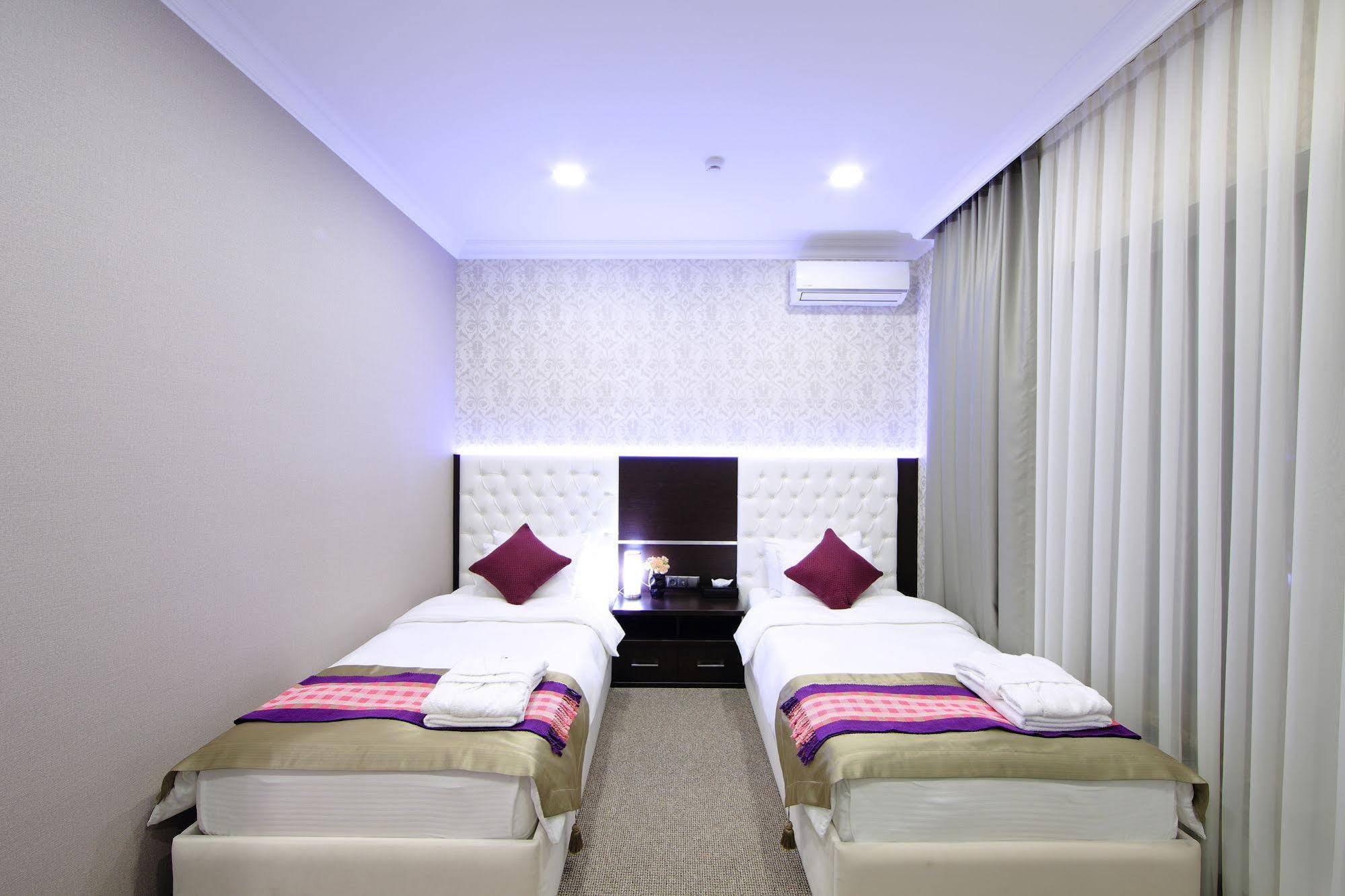 Premier Hotel Bishkek Exteriör bild