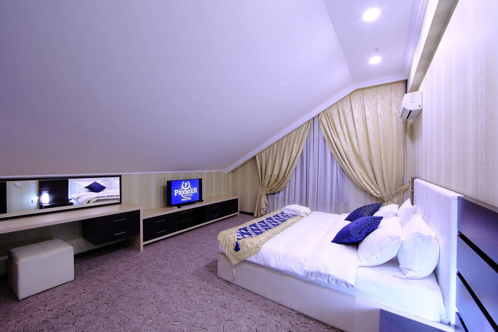 Premier Hotel Bishkek Exteriör bild